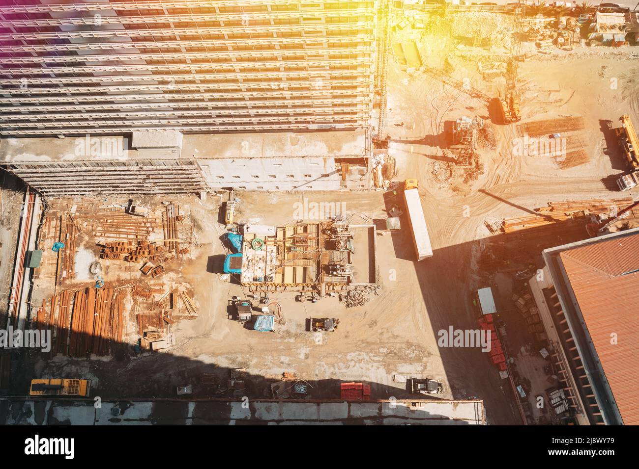 Sviluppo di un'area residenziale di costruzione a più piani. Sviluppo in cantiere. vista piana concetto di costruzione e di edilizia Foto Stock