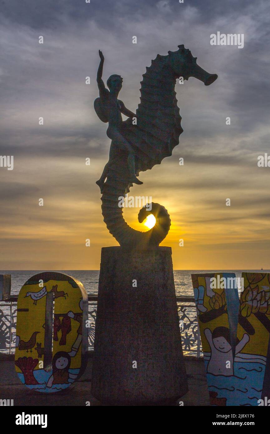 Ragazzo sul cavalluccio marino, Puerto Vallarta, Messico Foto Stock