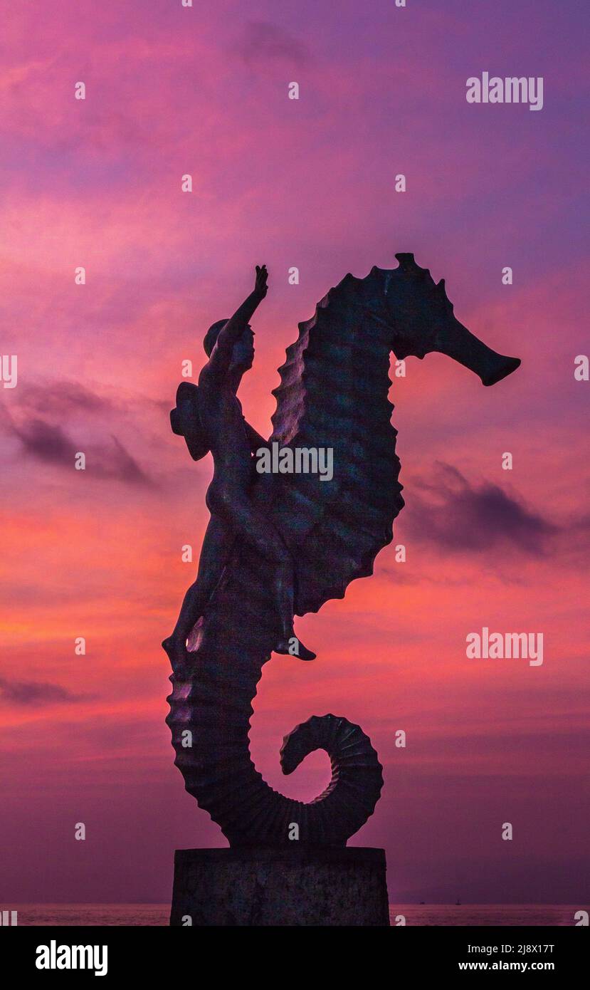 Ragazzo sul cavalluccio marino, Puerto Vallarta, Messico Foto Stock