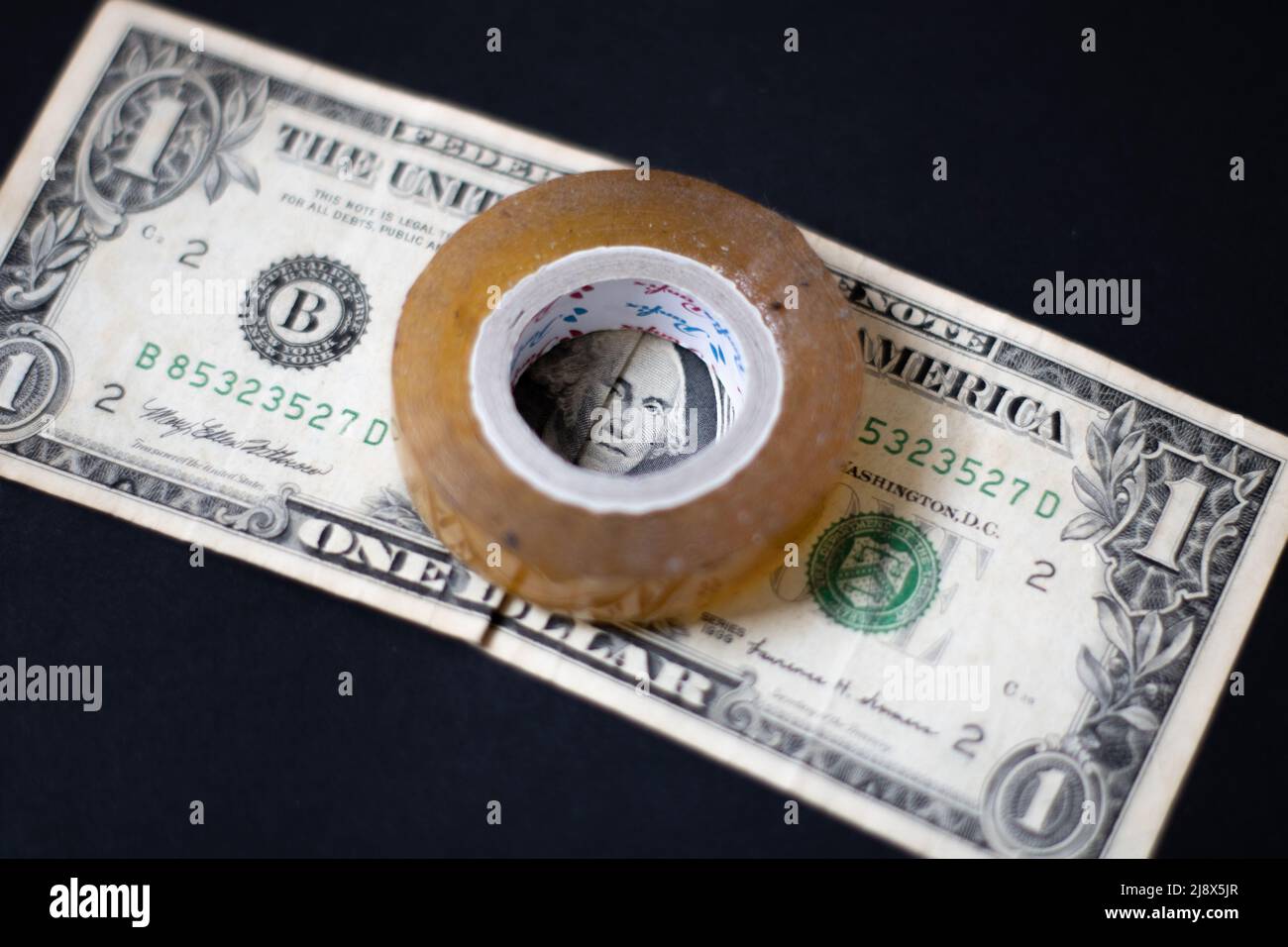 Un nastro e 1 dollari Foto Stock