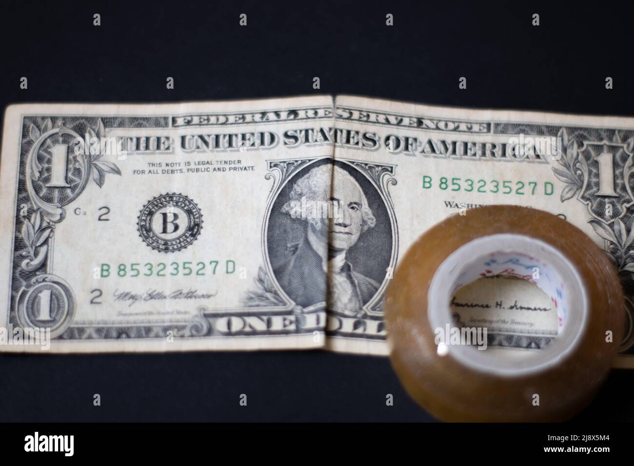 Un nastro e 1 dollari Foto Stock