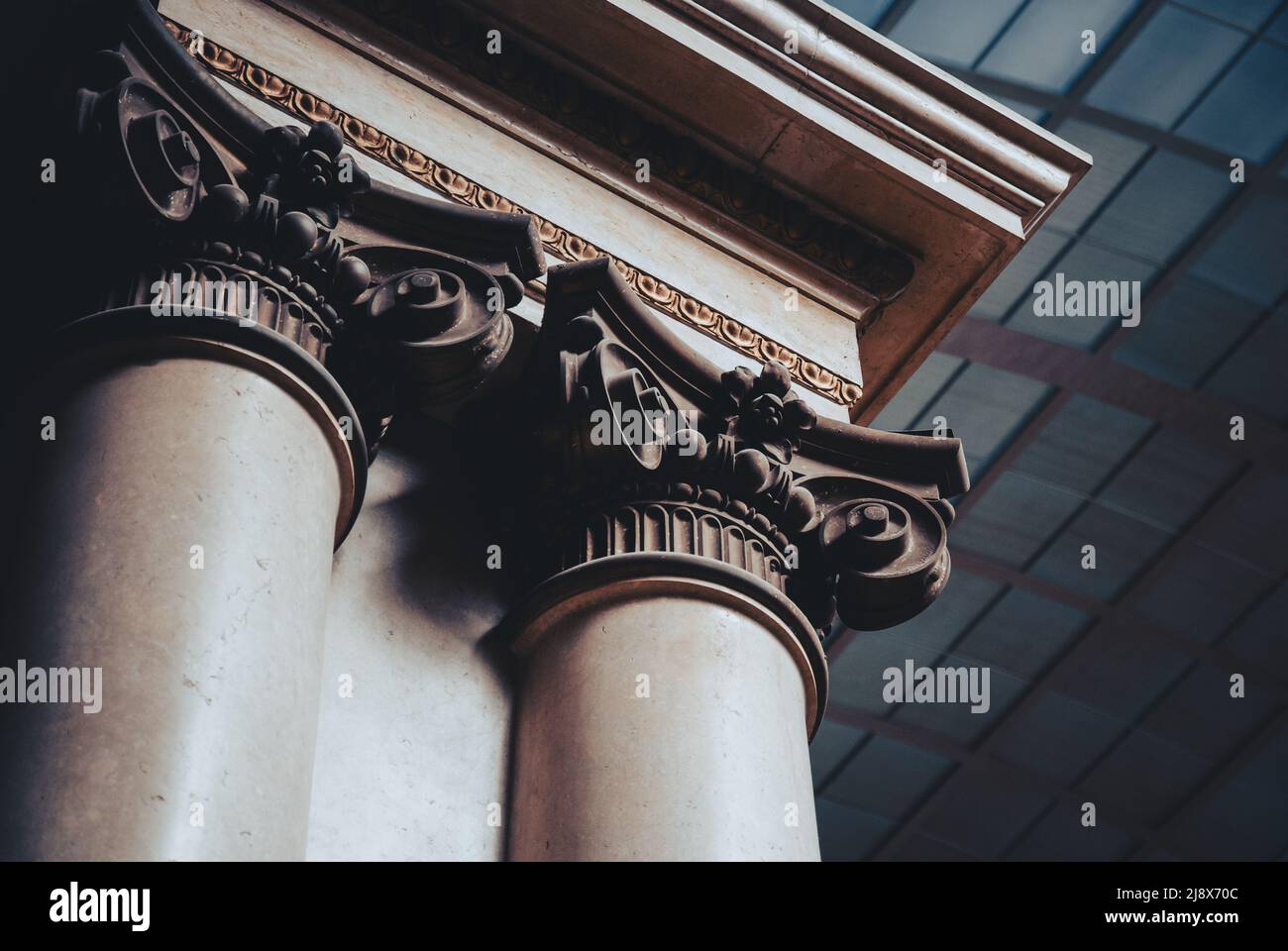 Colonne classiche in marmo, decorazioni architettoniche, spazio copia Foto Stock