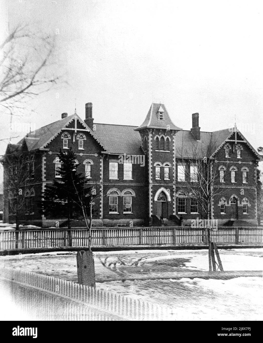 Belleville High School, Belleville, Ontario. Il piano superiore era Belleville High School e il piano inferiore era Queen Victoria Public School ca. 1900 Foto Stock