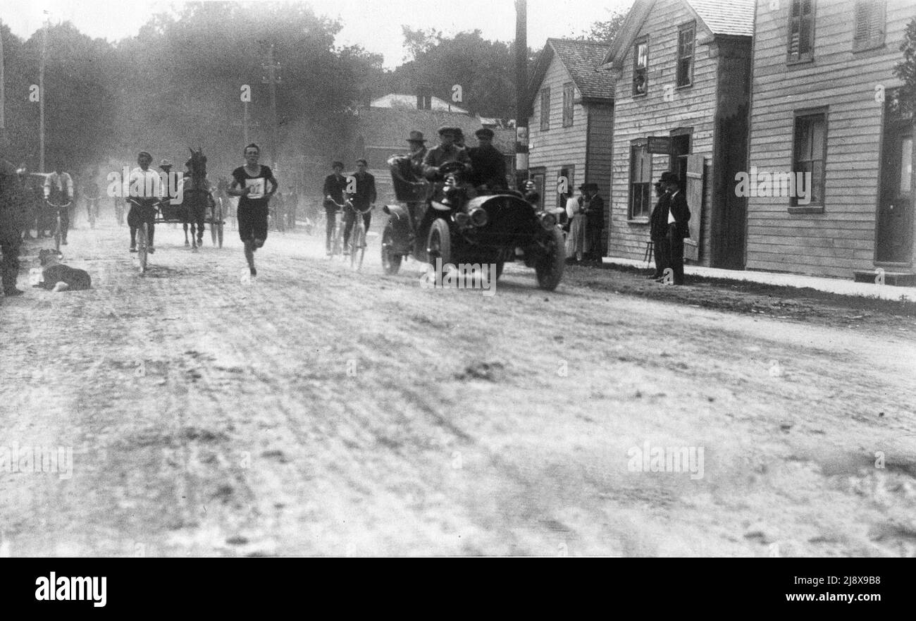 Deacon Road Race, da Trenton a Belleville, Ontario. Il vincitore - signor Palmer, tempo 1 ore 16 minuti ca. 1910 Foto Stock