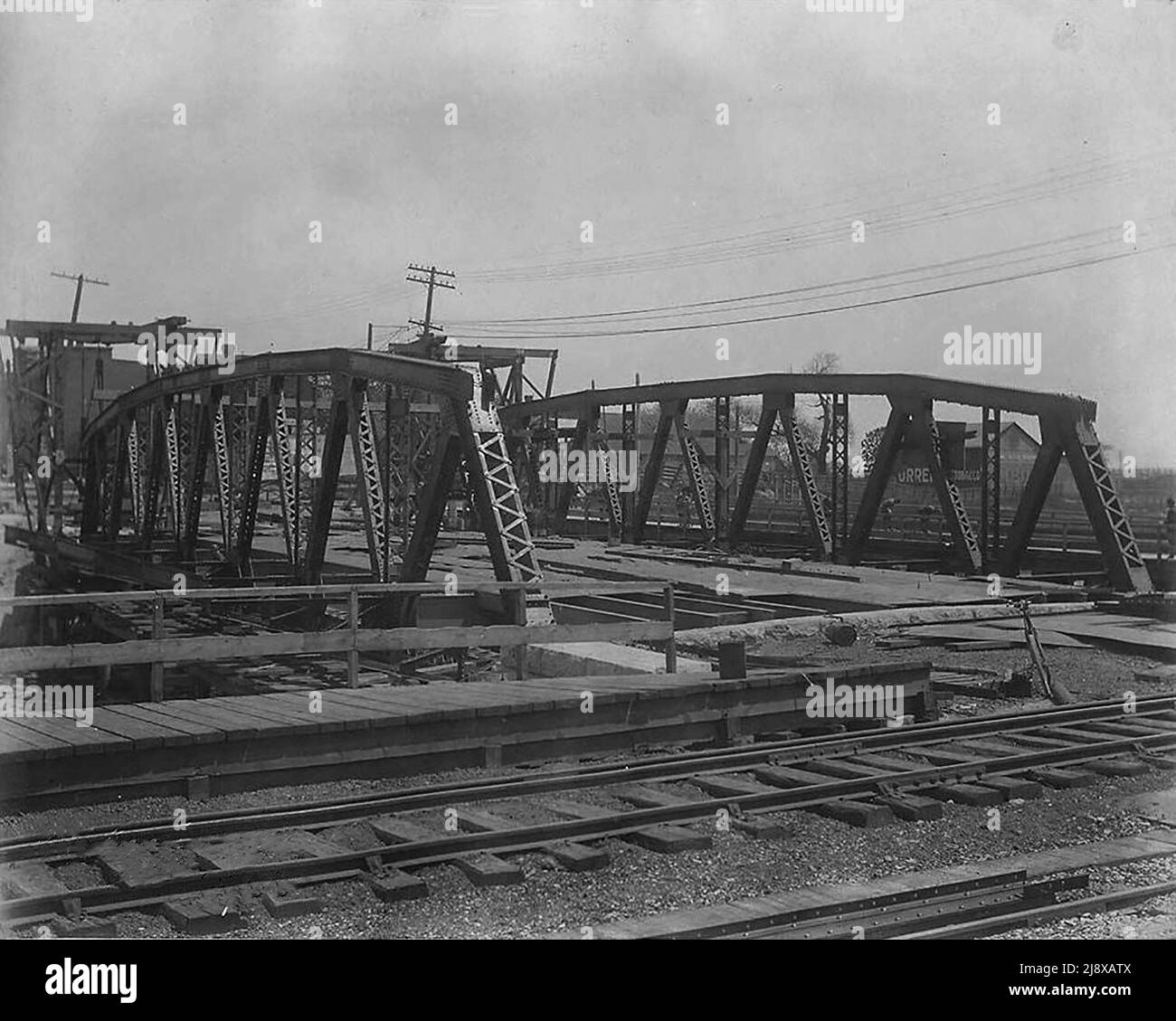 Super-struttura e fibbia piastra Queen Street ponte sul fiume Don a Toronto ca. Inizio 1900s Foto Stock