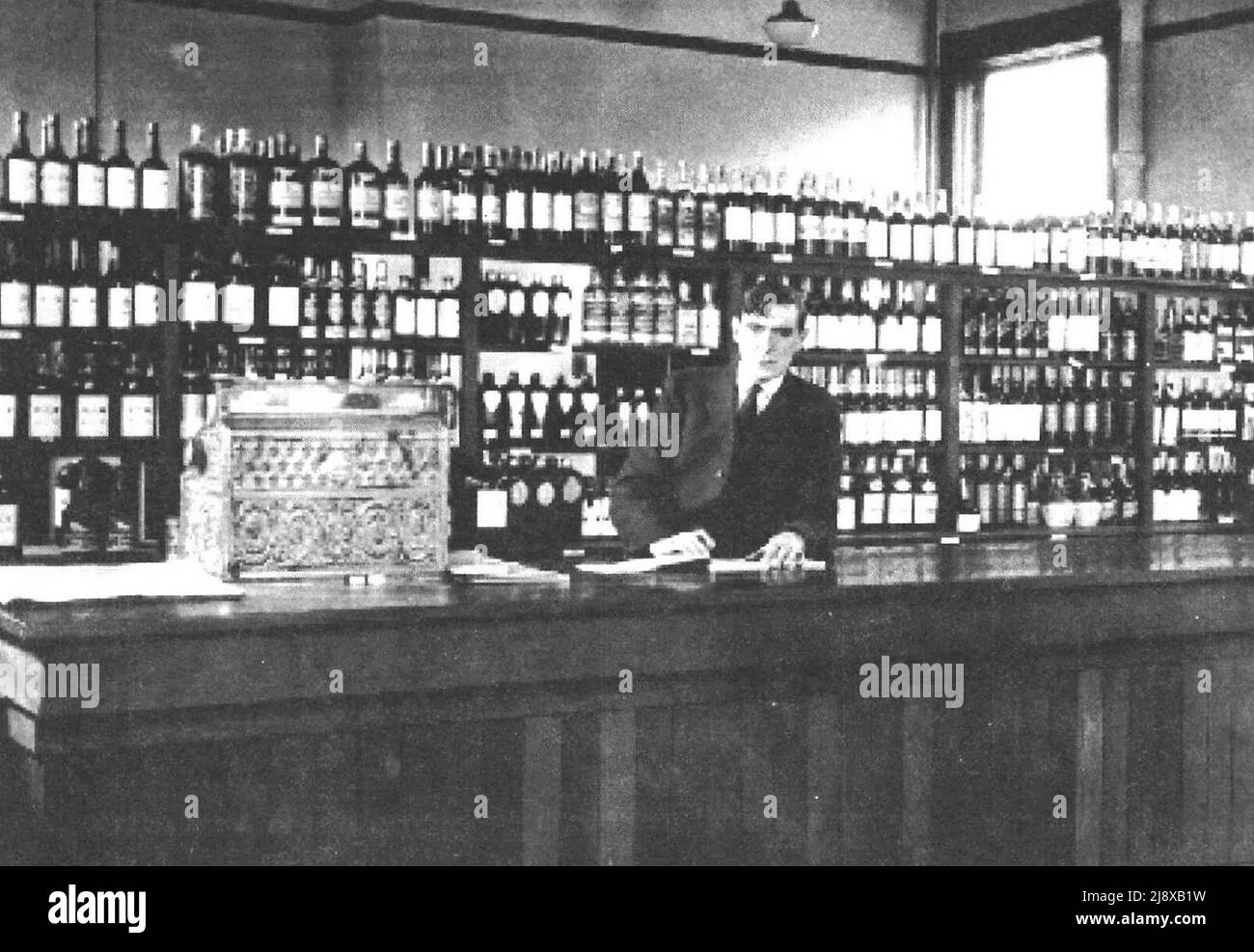 Interno del negozio di liquori del governo di Cloverdale nel 1925 Foto Stock