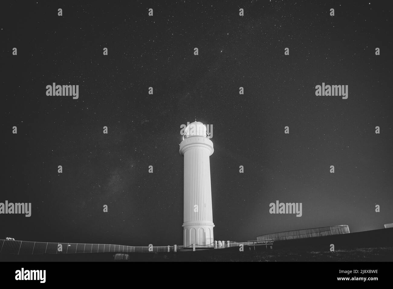 Faro di Wollongong di notte con un cielo stellato Foto Stock