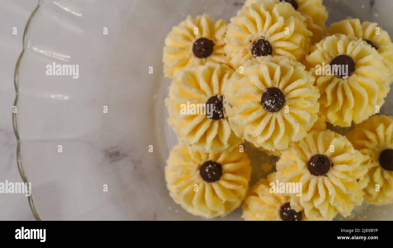 'Kuih Semperit' o biscotti al burro scozzesi e' un biscotto tradizionale malese, tradizionalmente servito durante l'Eid al-Fitr agli ospiti in visita. Foto Stock