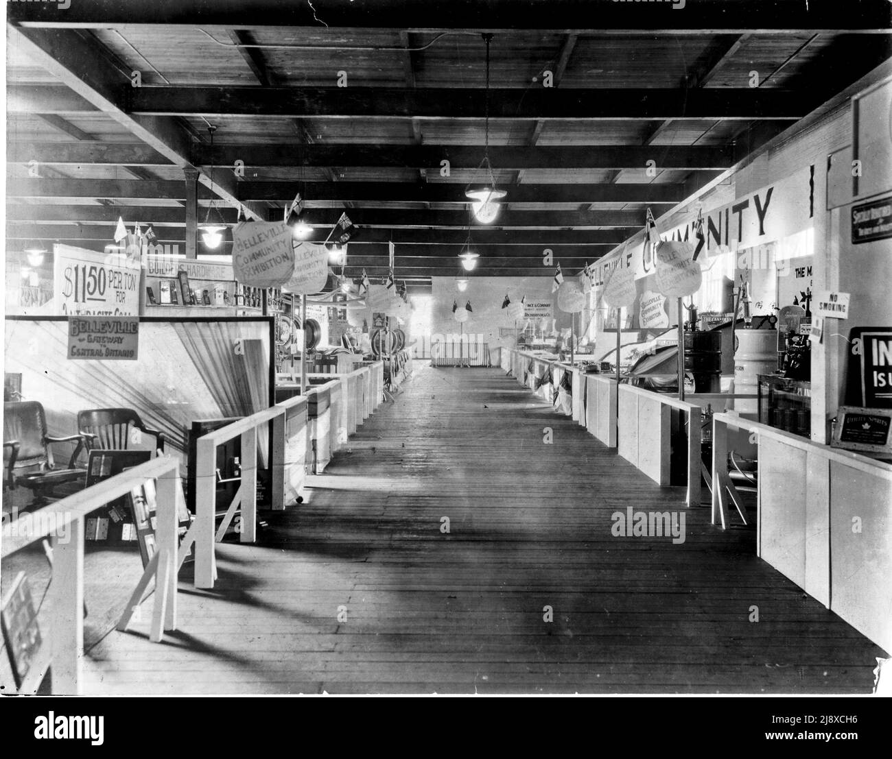 Varie bancarelle della mostra comunitaria 1920 Belleville ca. 1920 Foto Stock