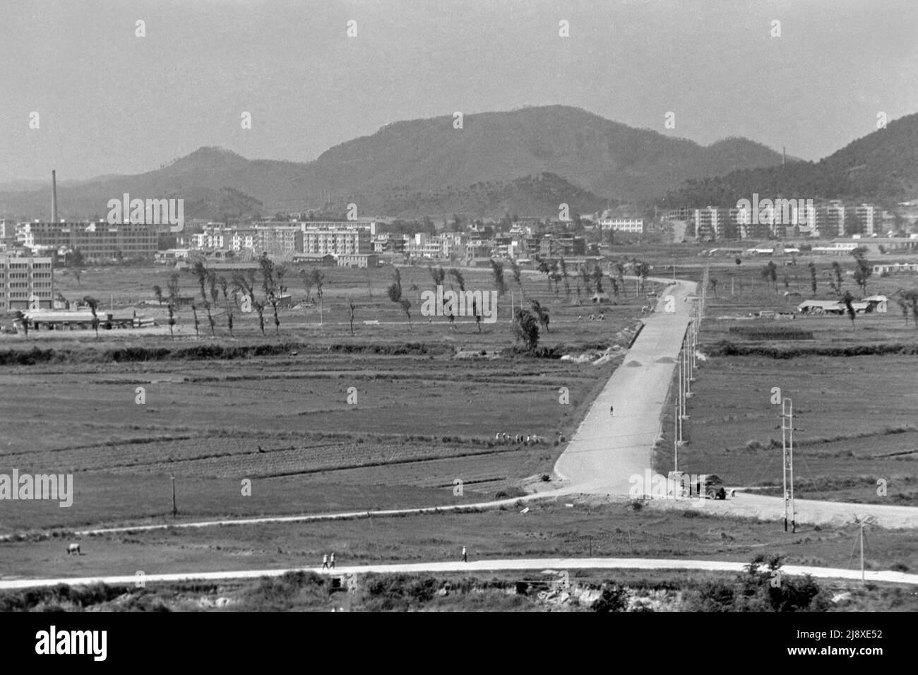 Shenzhen (Sham Chun) Provincia di Guangdong, Cina, visto da Man Kam alla posta di polizia, nuovi territori, Hong Kong. (Verso nord-est - Ottobre 1981) Foto Stock