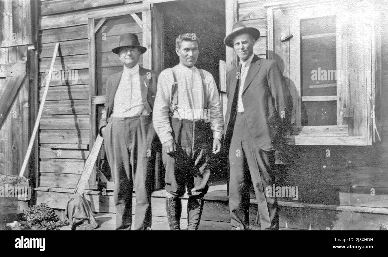 Stuart Henderson, Simon Gunanoot e George Biernes (da sinistra a destra) ca. 1919 Foto Stock
