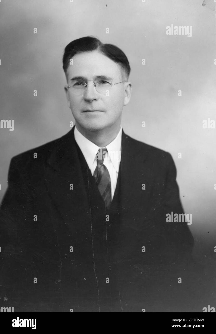 Ritratto di A. Clarence Wilkin, preside della Queen Victoria School a Belleville, Ontario ca. 1940 Foto Stock