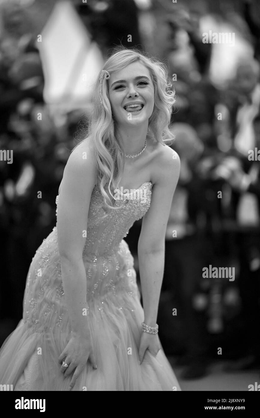 Elle Fanning arrivo per la proiezione di Top Gun: Maverick come parte del Festival del Cinema di cannes 75th il 18 maggio 2022 a Cannes, Francia. Foto di Franck Castel/ABACAPRESS.COM Foto Stock