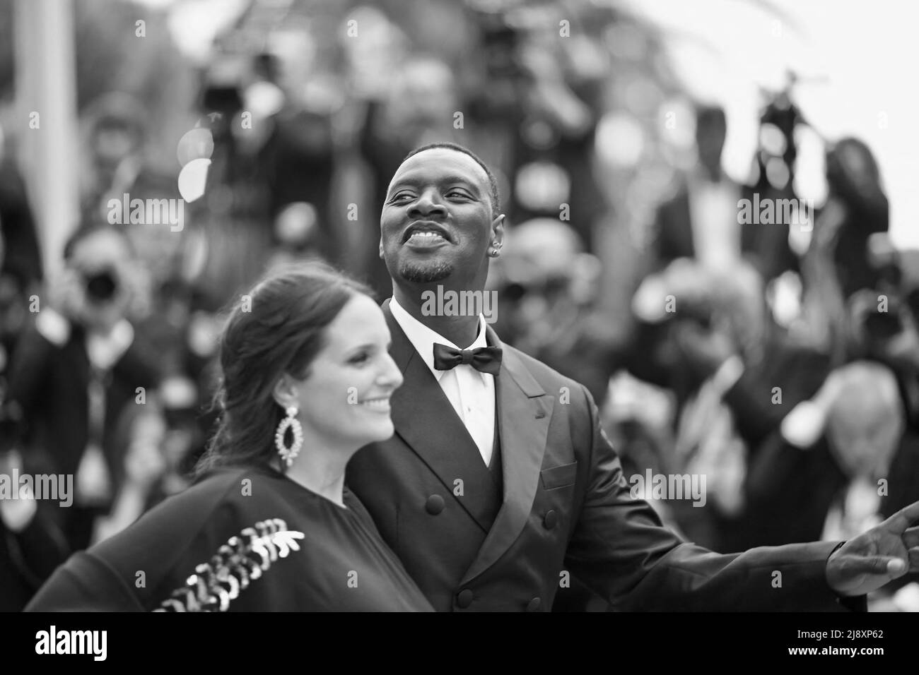 Helene Sy e Omar Sy arrivano per la proiezione di Top Gun: Maverick come parte del Festival del Cinema di cannes 75th il 18 maggio 2022 a Cannes, Francia. Foto di Franck Castel/ABACAPRESS.COM Foto Stock