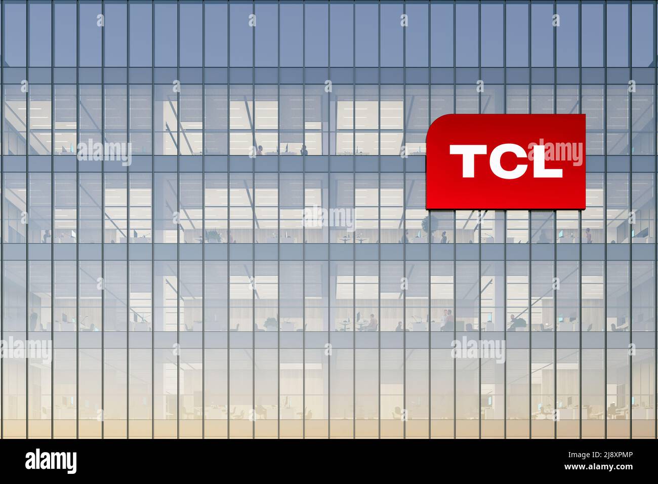 Huizhou, Cina. Maggio 2, 2022. Solo per uso editoriale, 3D CGI. Logo TCL Technology Signage sulla parte superiore dell'edificio in vetro. Multinazionale Consumer Electronics Comp Foto Stock