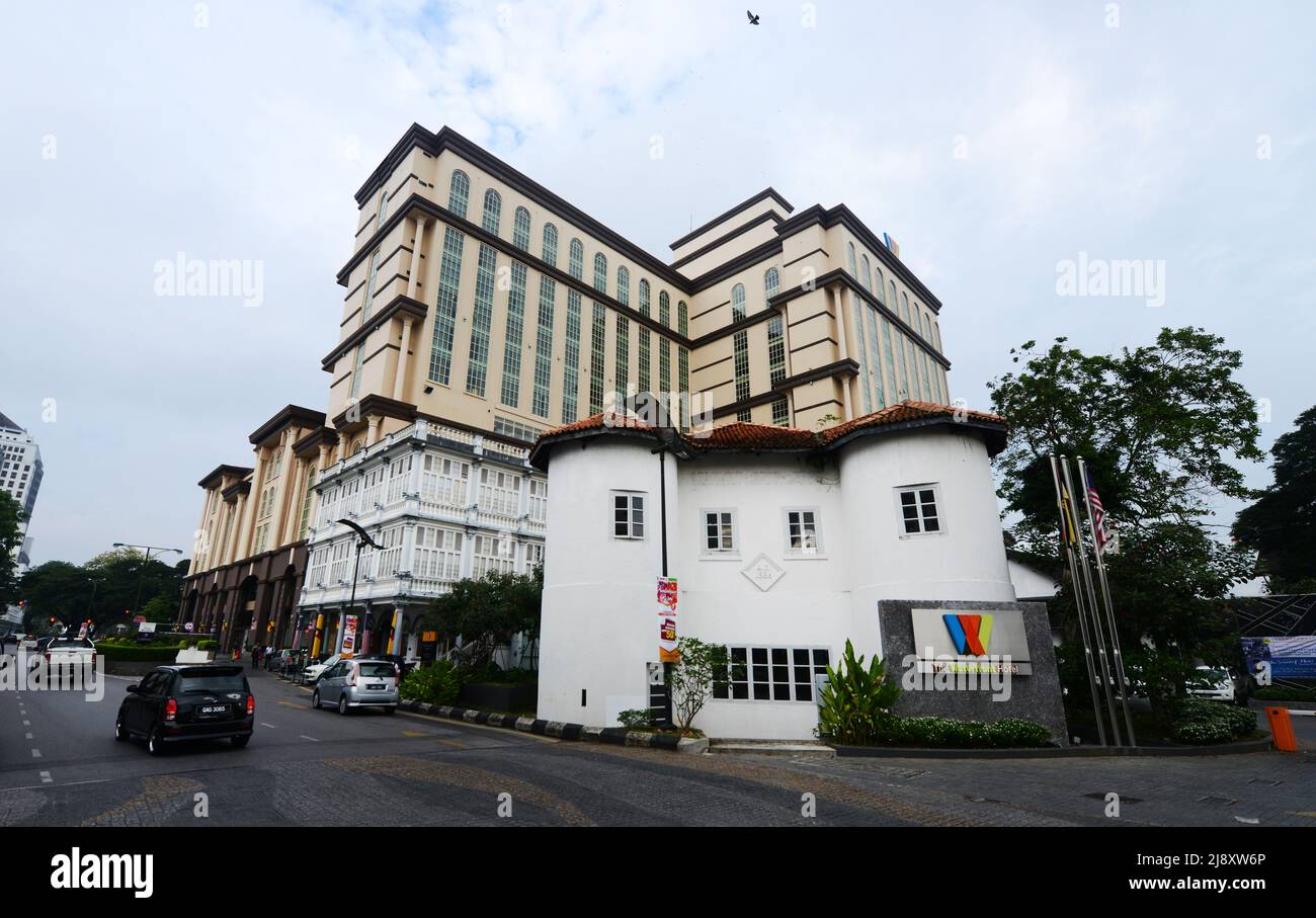 La Torre rotonda è un austero edificio simile a un forte fu il nuovo dispensario pubblico al suo completamento nel 1886. Kuching, Sarawak, Malesia. Foto Stock