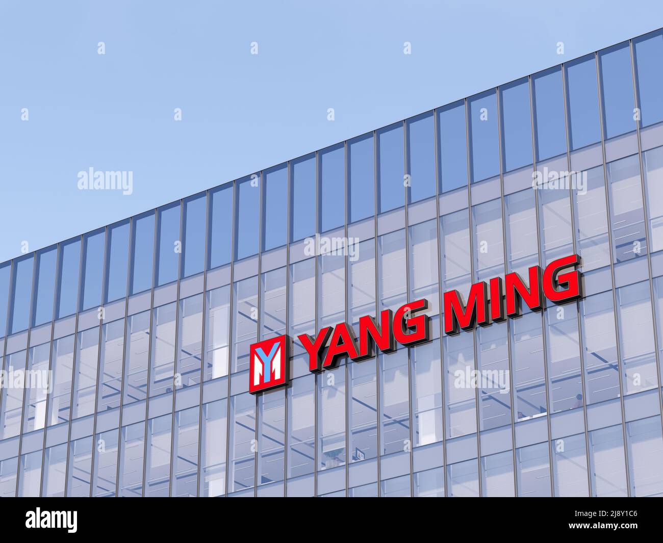 Keelung City, Taiwan. Maggio 2, 2022. Solo per uso editoriale, 3D CGI. Yang Ming Marine Transport Corporation Segnaletica Logo Top Glass Building. Spedizione sul luogo di lavoro Foto Stock