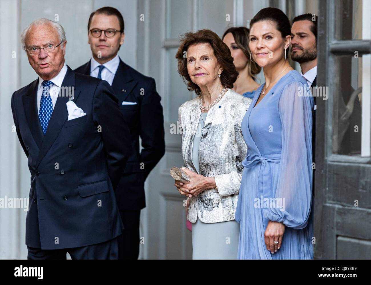 Il principe svedese Daniele, la principessa Sofia, il re Carl Gustaf, la regina Silvia e la principessa Vittoria dicono Arrivederci al presidente della Finlandia Sauli Niinistö e la moglie Jenni Haukio dopo una cerimonia di congedo al Palazzo reale di Stoccolma, Svezia, mercoledì 18 maggio 2022. Foto di Robert Eklund/Stella Pictures/ABACAPRESS.COM Foto Stock