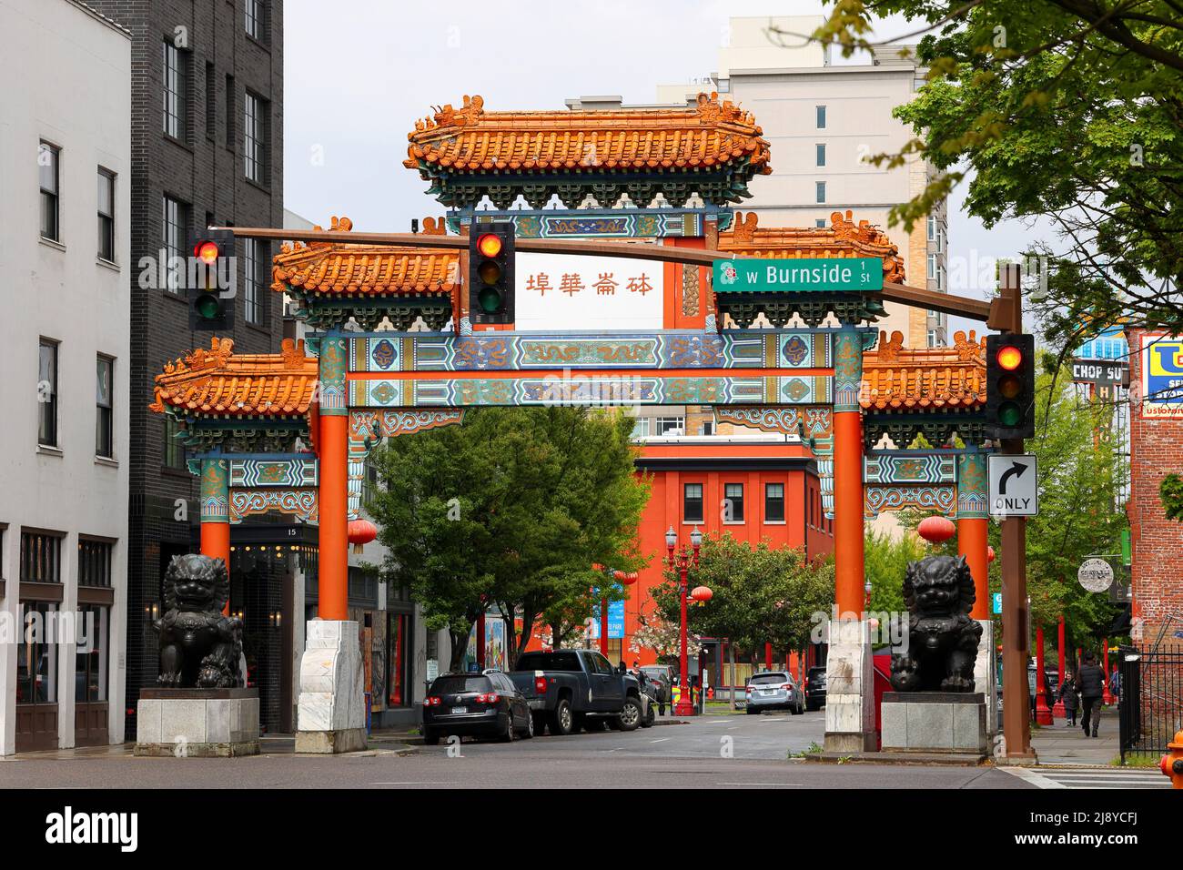 Chinatown Gateway nel centro storico di Chinatown, SW 4th St e W Burnside St, Portland, Oregon. Foto Stock