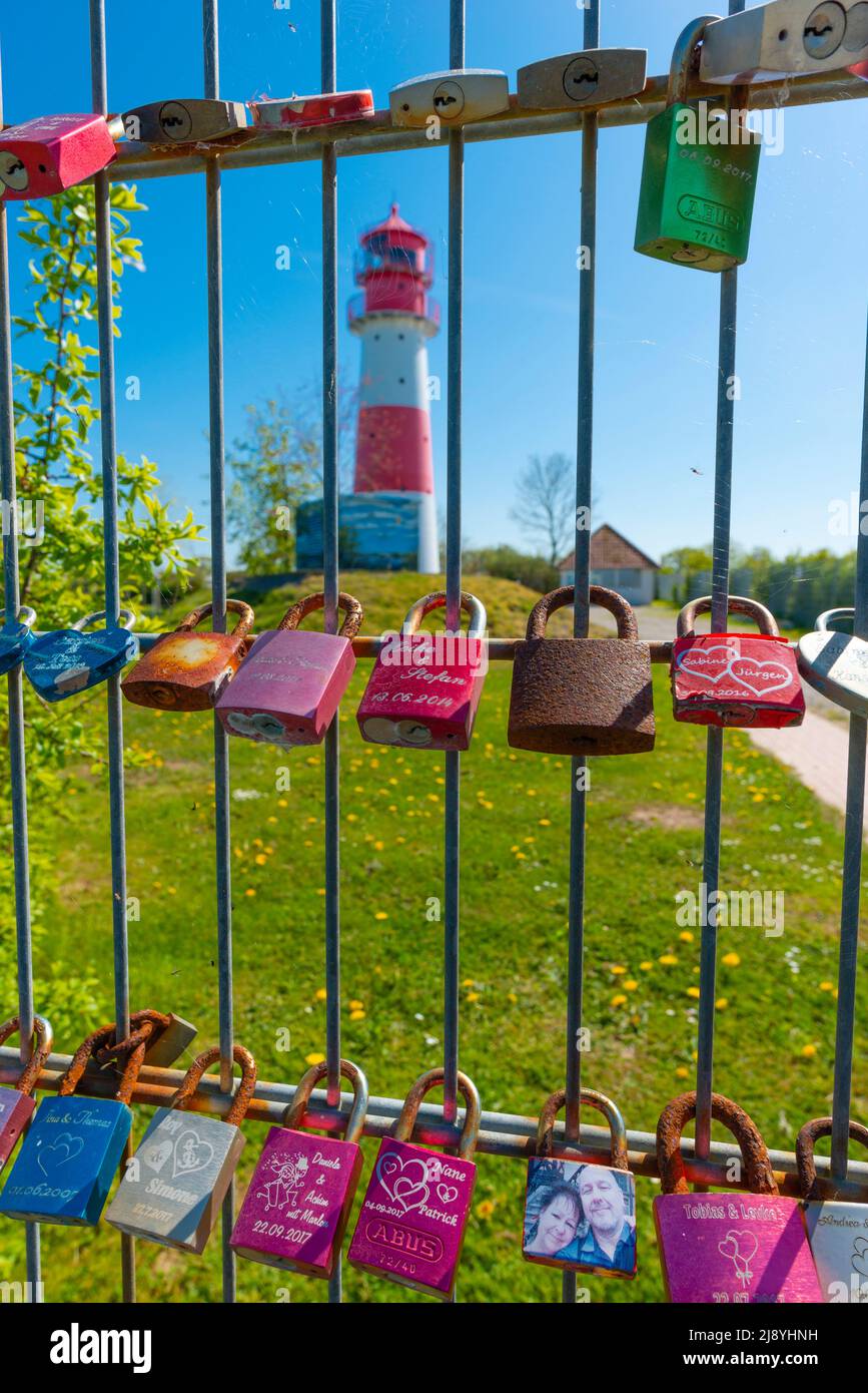 Le serrature di amore delle coppie sposate al faro Falshöft sulla costa baltica, Mar Baltico, Comunità di Nieby, Schleswig-Holstein, Germania settentrionale, Europa Foto Stock