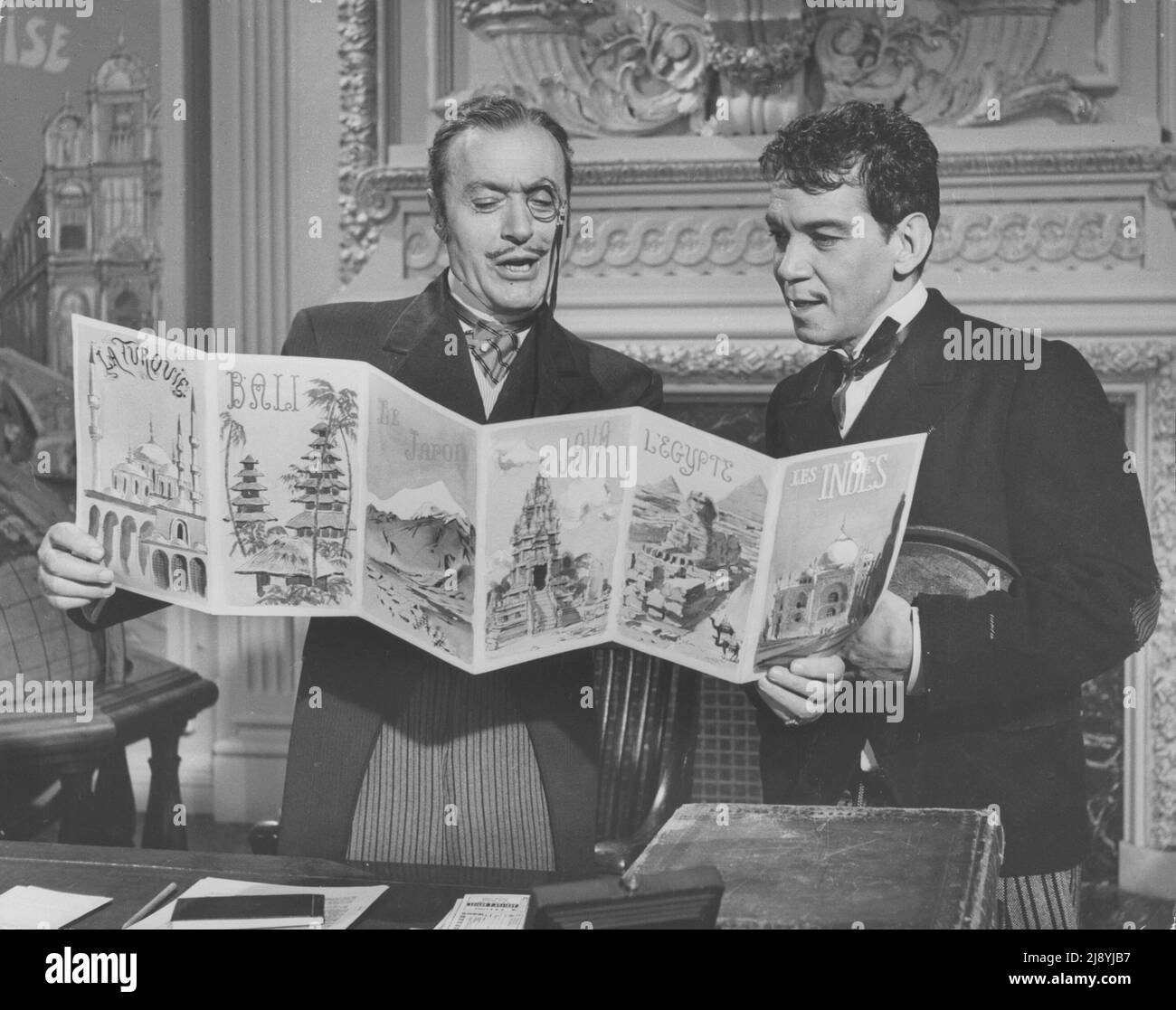 CANTINFLAS e CHARLES BOYER in TUTTO IL MONDO IN OTTANTA GIORNI (1956), diretto da MICHAEL ANDERSON. Credit: UNITED ARTISTS / Album Foto Stock