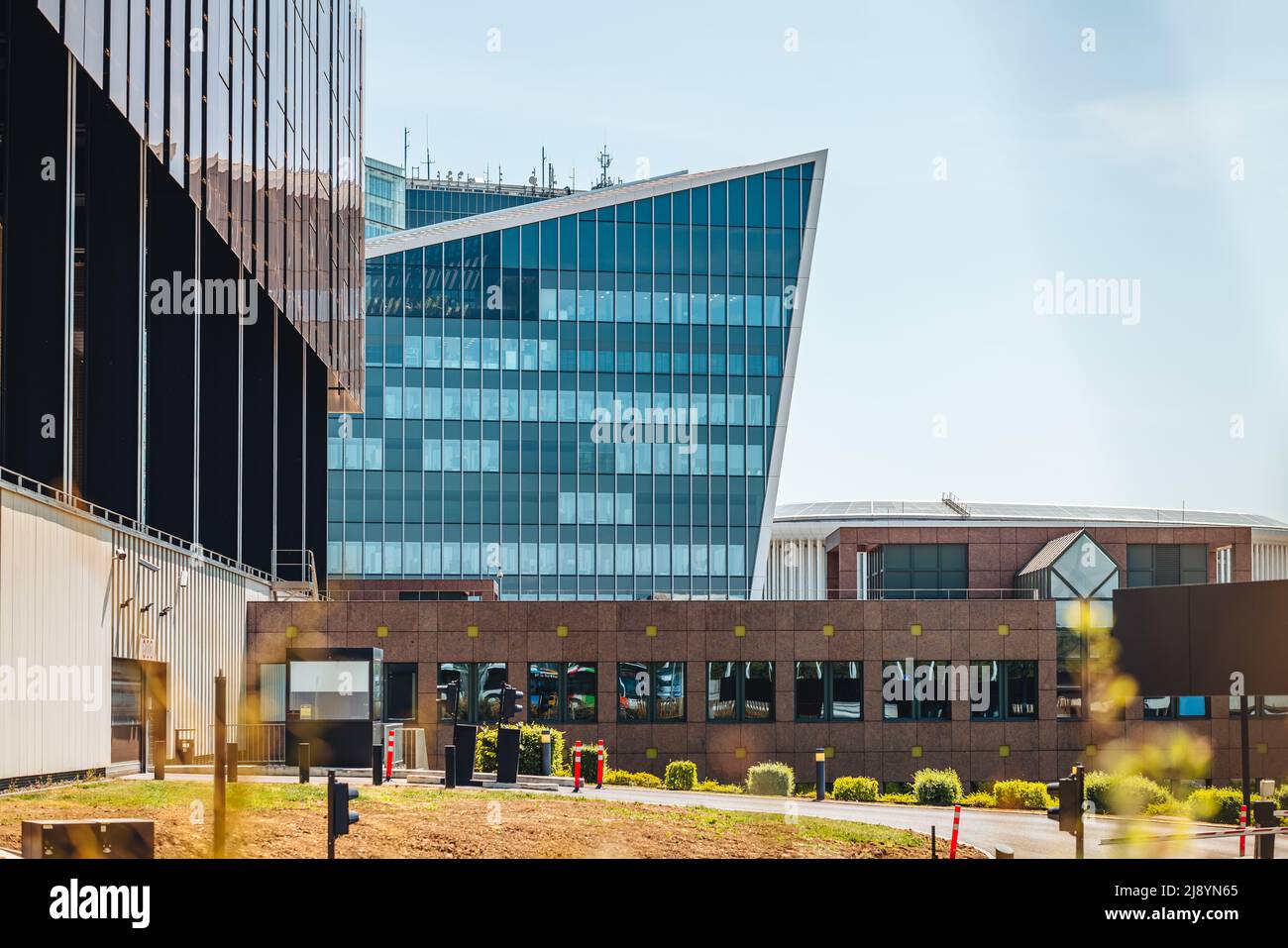 LUSSEMBURGO, MAGGIO 2022: Gli edifici della Corte di giustizia della Comunità europea nel distretto di Place de l'Europe Kirchberg Foto Stock