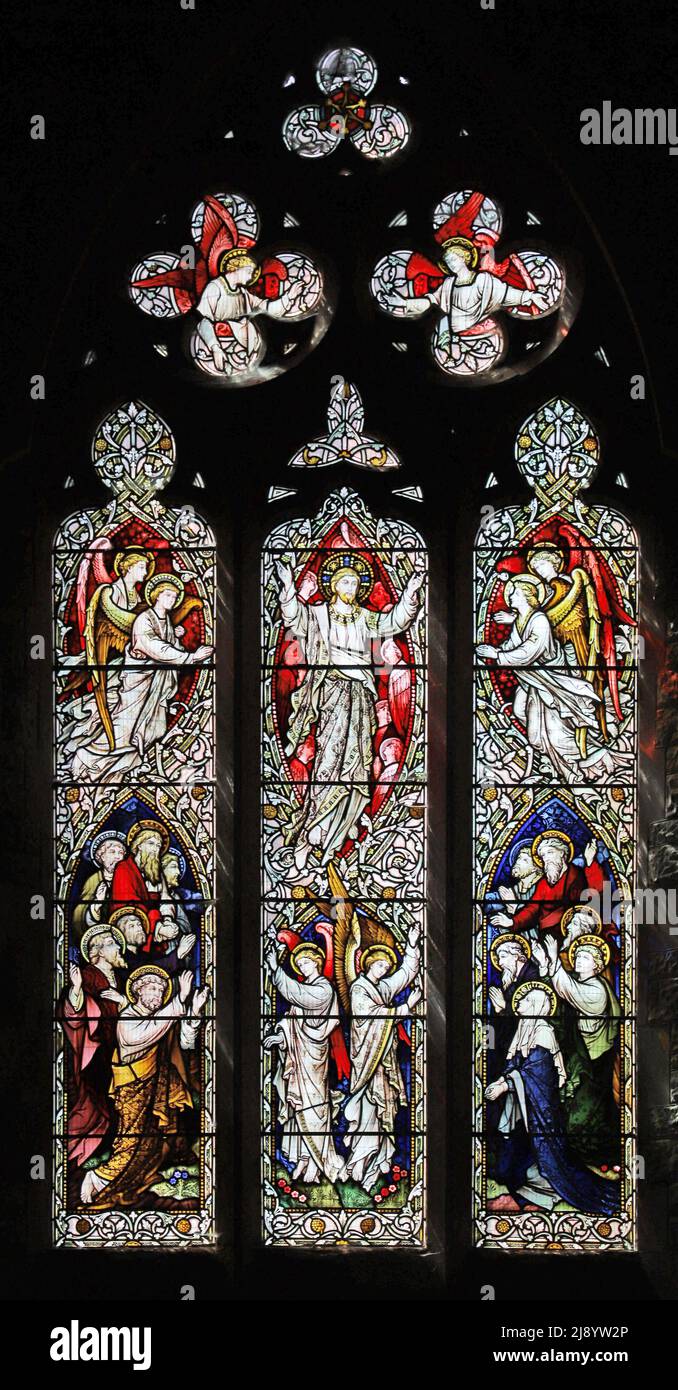 Una vetrata di John Hardman Powell, raffigurante il Cristo risorto, la Chiesa di San Giovanni Battista, Wappenbury, Warwickshire Foto Stock