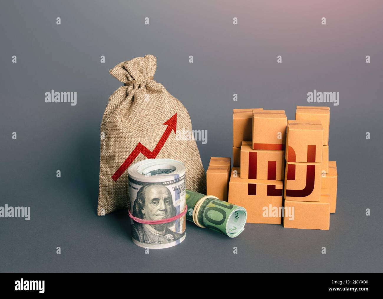 Simbolo del siclo israeliano con le merci e una freccia verso l'alto. Importa esportazione. Aumento delle entrate di bilancio. Aumento dei consumi, bilancia commerciale. Crescita economica. H Foto Stock