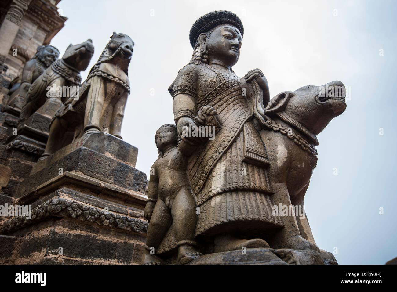 Kathmandu, Nepal - 10 maggio 2022: Piazza Durbar Bhaktapur è il palazzo reale dell'antico regno di Bhaktapur ed è dichiarato patrimonio dell'umanità dell'UNESCO Foto Stock