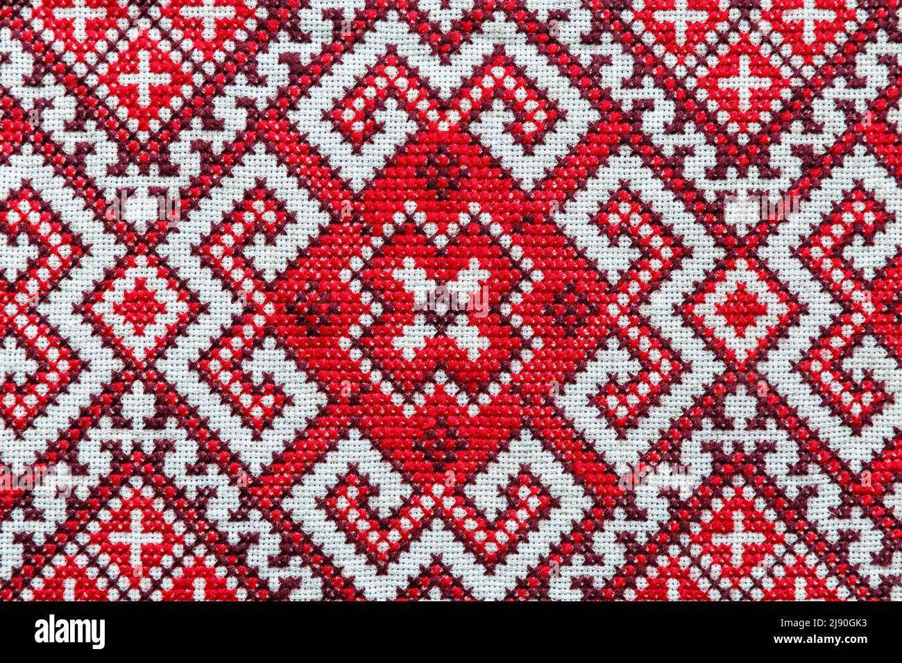 Tradizionale ricamo ucraino su rushnyk ucraino, in tela di lino. Concetto di cultura Ucraina Foto Stock
