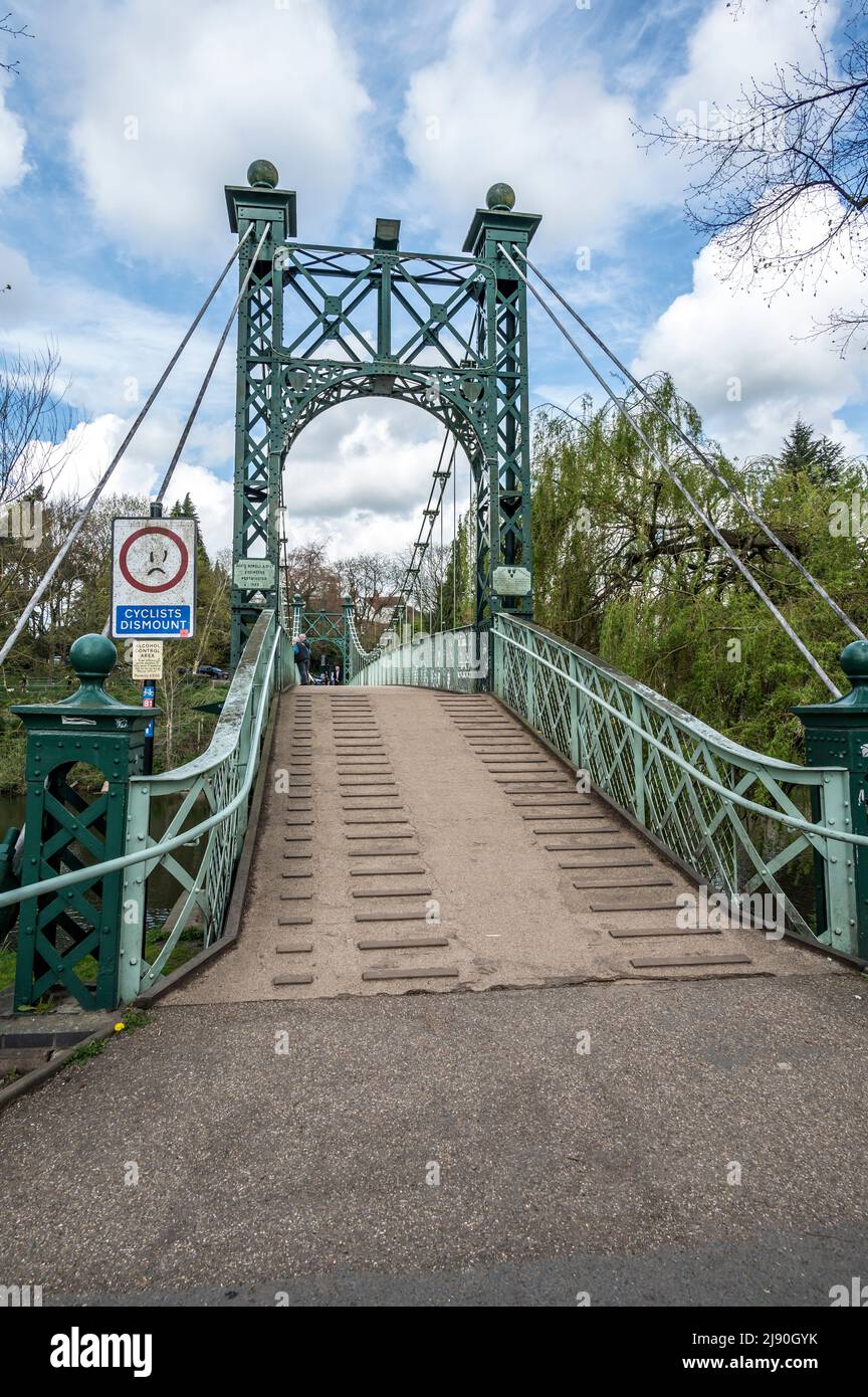 L'immagine è di Port Hill pedone sospensione ponte attraverso il Loop del fiume Seven a Shrewsbury Foto Stock