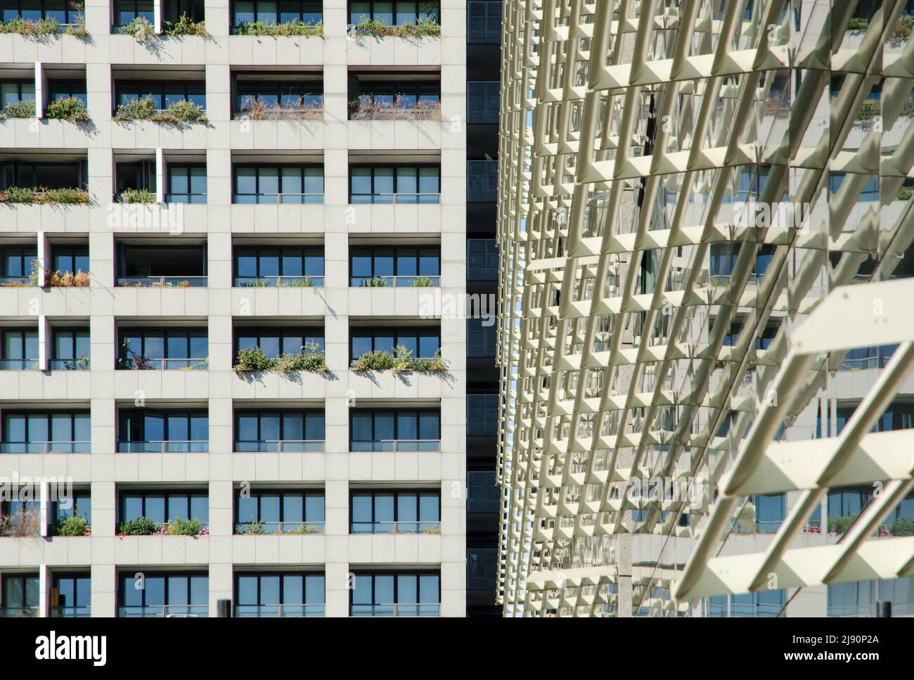 Edifici moderni in vetro, cemento e acciaio. Uffici e appartamenti in un quartiere degli affari Foto Stock