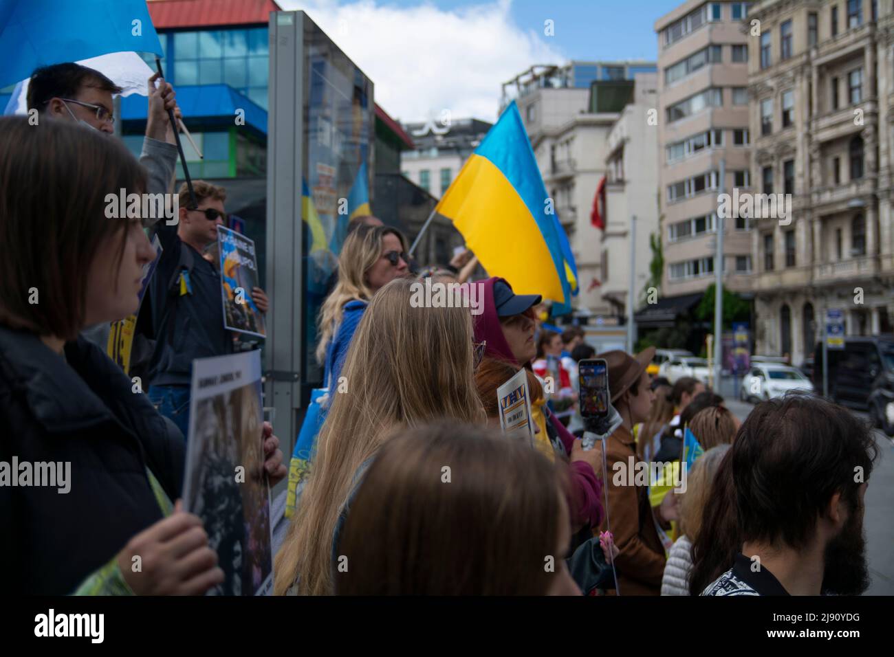 Istanbul .19.05.2022, quest'anno, gli ucraini passarono il giorno di Vyshyvanka senza celebrazione a causa dell'occupazione e della guerra russa, protestando contro i russi che invasero il loro paese. Le immagini sono tratte dalla giornata di Vyshyvanka organizzata dagli ucraini a Istanbul .19.05.2022 la Giornata di Vyshyvanka Ucraina è celebrata in Ucraina e in tutte le Diaspore ucraine il maggio 19. Quest'anno tutti gli eventi dedicati alla festa si terranno a Istanbul il 19Vyshyvanka maggio è un nome casual per la camicia ricamata in Ucraina Foto Stock