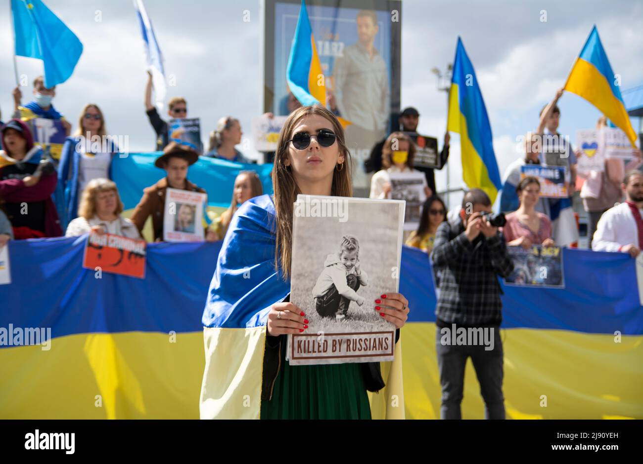 Istanbul .19.05.2022, quest'anno, gli ucraini passarono il giorno di Vyshyvanka senza celebrazione a causa dell'occupazione e della guerra russa, protestando contro i russi che invasero il loro paese. Le immagini sono tratte dalla giornata di Vyshyvanka organizzata dagli ucraini a Istanbul .19.05.2022 la Giornata di Vyshyvanka Ucraina è celebrata in Ucraina e in tutte le Diaspore ucraine il maggio 19. Quest'anno tutti gli eventi dedicati alla festa si terranno a Istanbul il 19Vyshyvanka maggio è un nome casual per la camicia ricamata in Ucraina Foto Stock