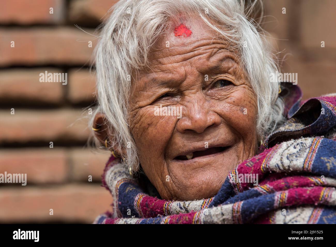 Kathmandu, Nepal - aprile 20,2019 : Ritratto di nepalese più vecchio in Piazza Patan Durbar. Foto Stock