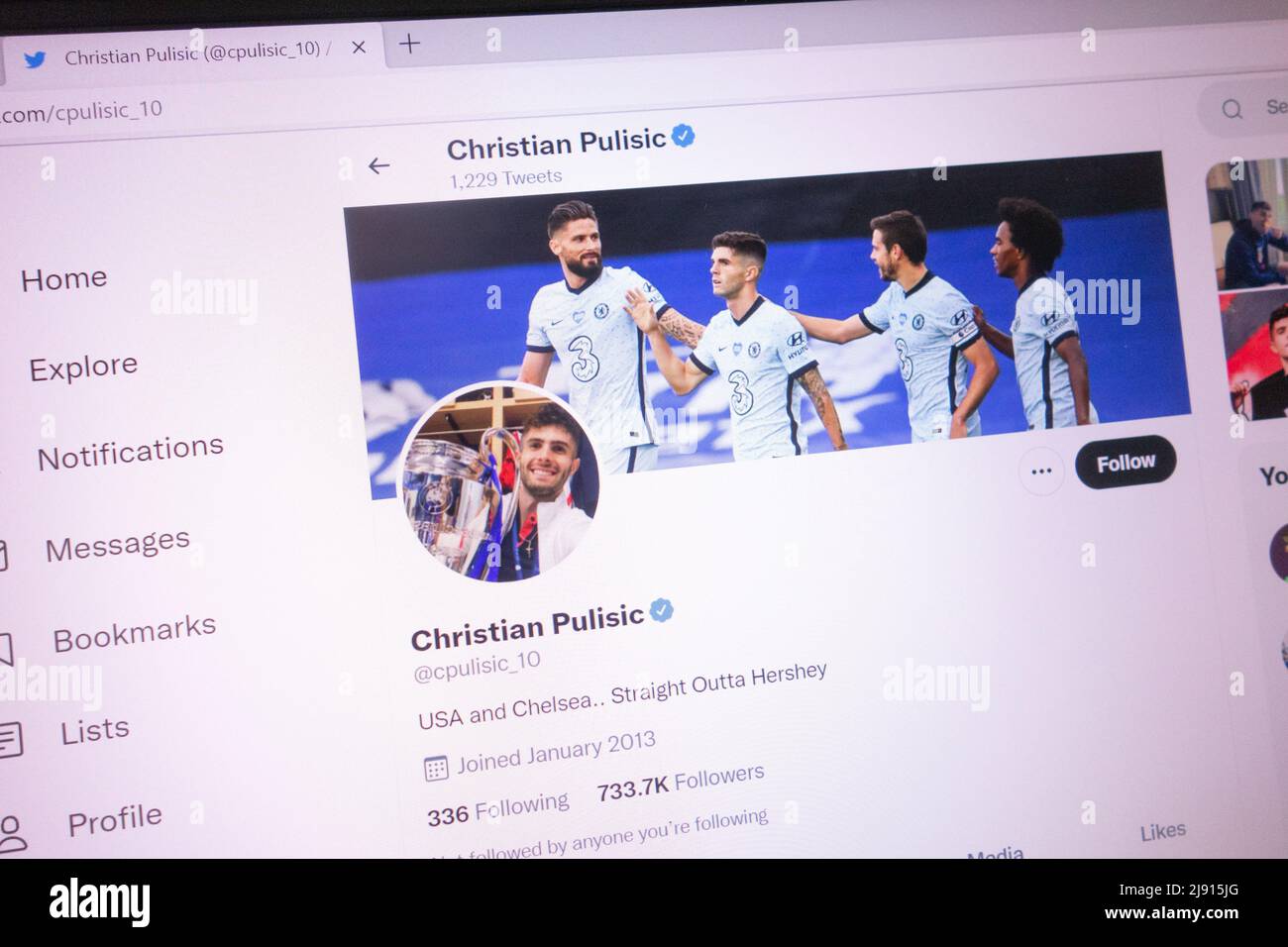 KONSKIE, POLONIA - 18 maggio 2022: Account Twitter ufficiale Christian Pulisic visualizzato sullo schermo del laptop Foto Stock