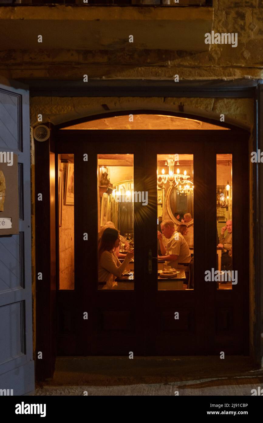 Ristorante esterno di notte, Valletta, Malta Foto Stock