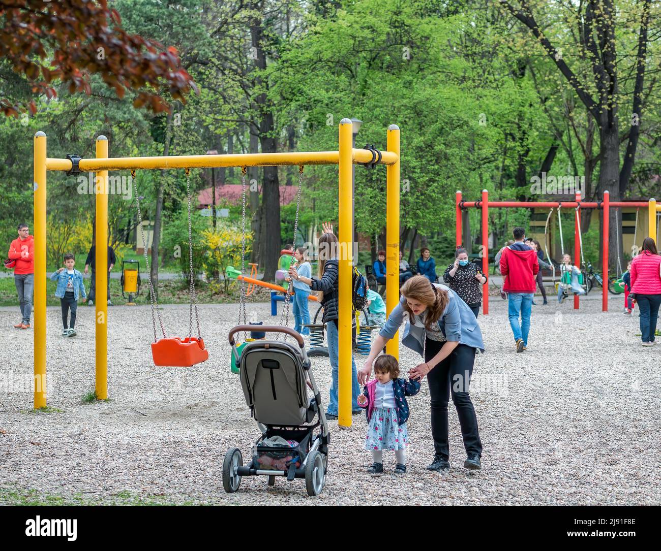 Bucarest, Romania - 04.15.2022: Parco giochi per bambini all'interno del parco re Mihai i (Herestrau), a Bucarest Foto Stock
