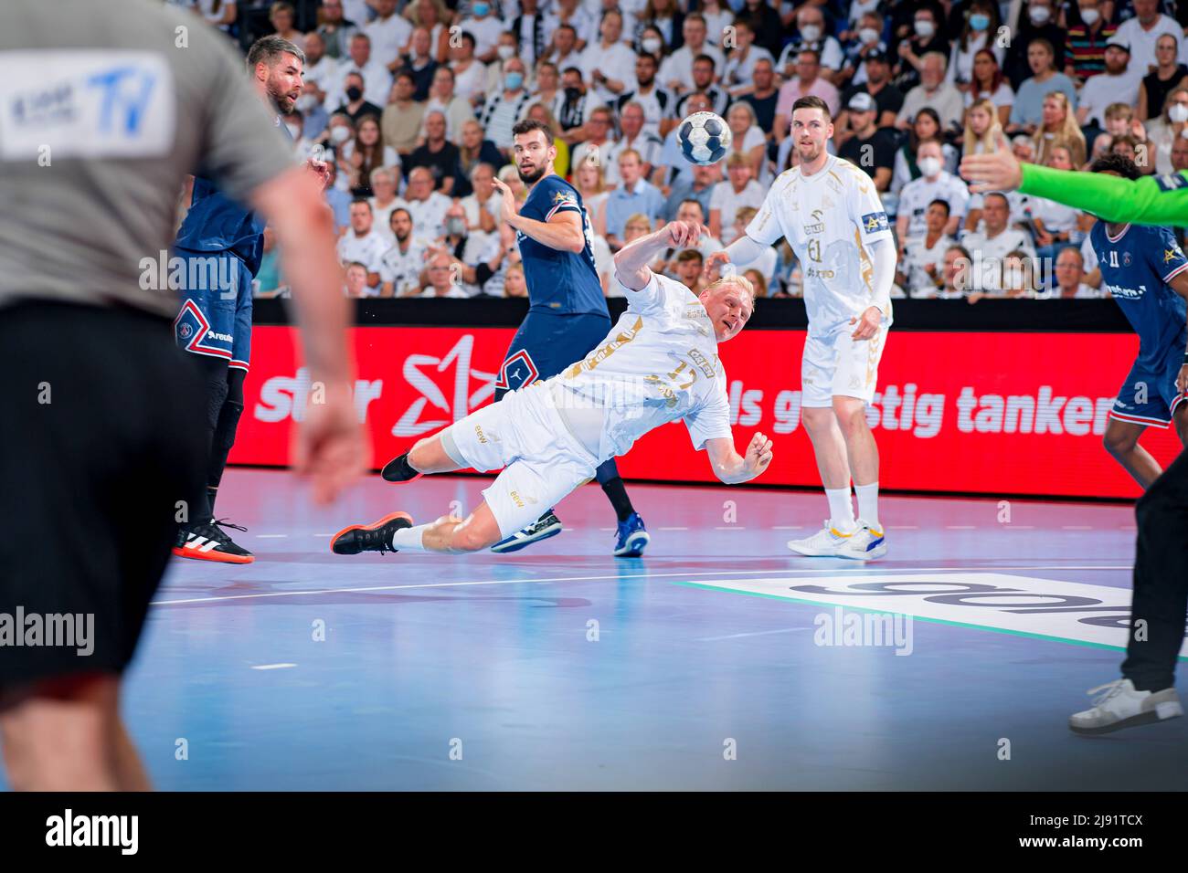 Kiel, Germania. 19th maggio 2022. Pallamano: Champions League, THW Kiel - Paris St. Germain, round finale, round knockout, quarti di finale, secondi rami. Patrick Wiencek di Kiel che ha scattato un colpo. Credit: Sascha Klahn/dpa/Alamy Live News Foto Stock