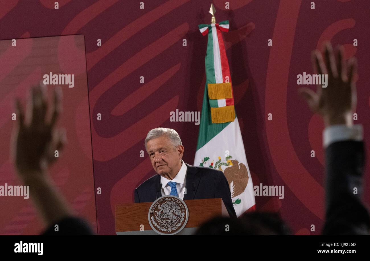 Città del Messico, Città del Messico, Messico. 19th maggio 2022. Il presidente della MexicoÃs, Andres Manuel Lopez Obrador, si occupa di esticulare durante il suo discorso nella sua conferenza di briefing quotidiana al Palazzo Nazionale. Il 15 maggio 2022 a Città del Messico, Messico. (Credit Image: © Alex Dalton/eyepix via ZUMA Press Wire) Foto Stock