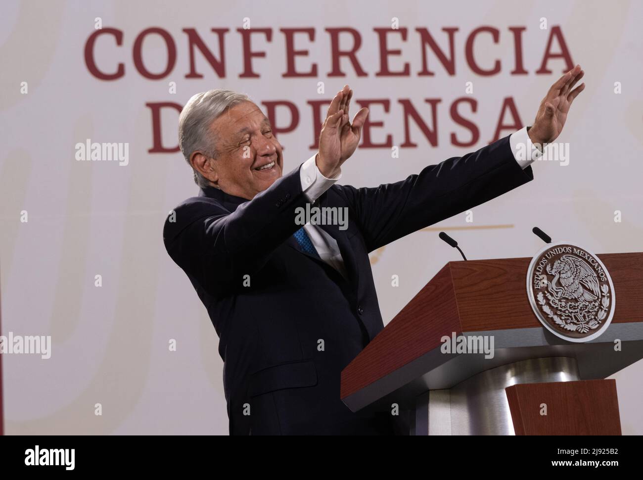 Città del Messico, Città del Messico, Messico. 19th maggio 2022. Il presidente della MexicoÃs, Andres Manuel Lopez Obrador, si occupa di esticulare durante il suo discorso nella sua conferenza di briefing quotidiana al Palazzo Nazionale. Il 15 maggio 2022 a Città del Messico, Messico. (Credit Image: © Alex Dalton/eyepix via ZUMA Press Wire) Foto Stock
