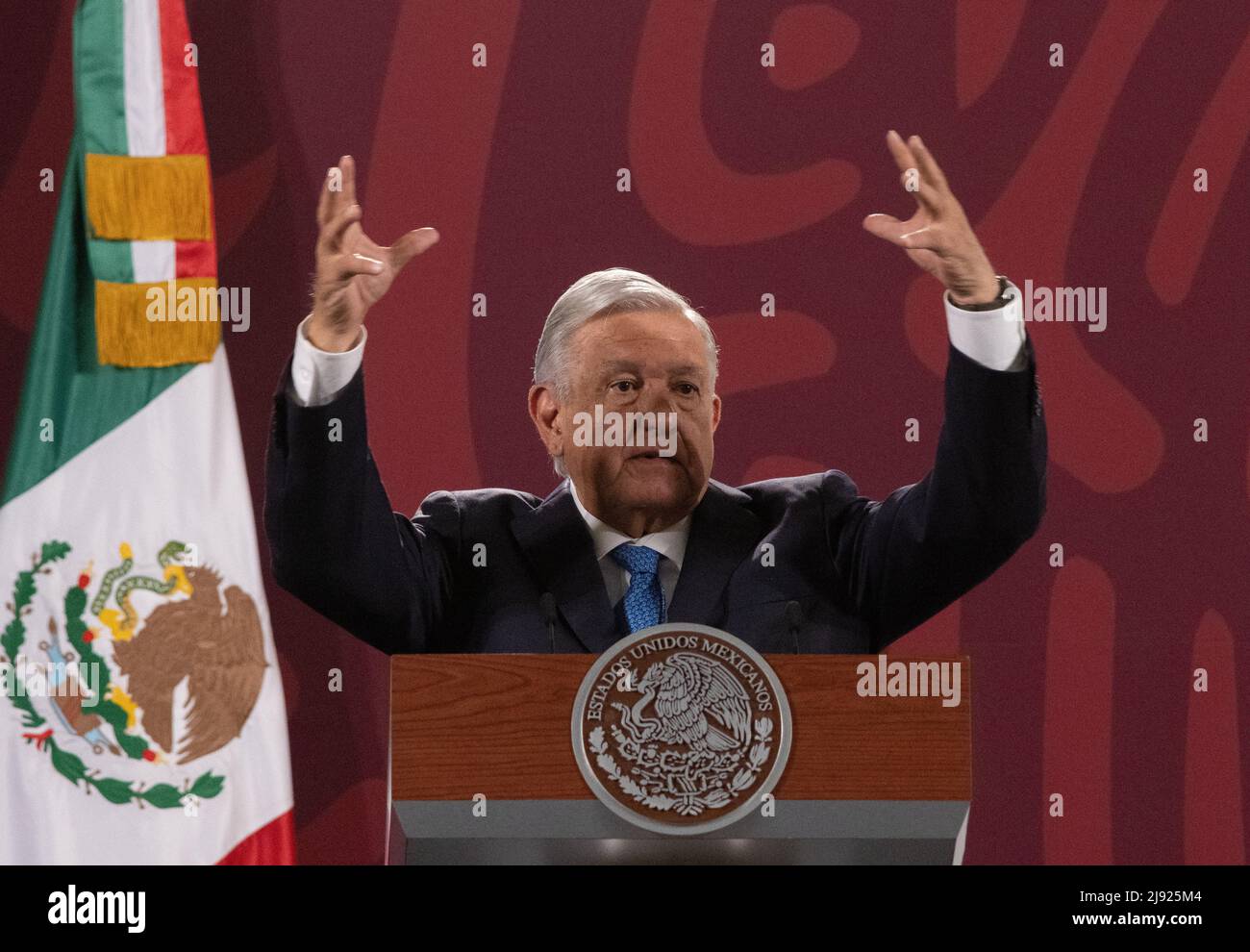 Città del Messico, Città del Messico, Messico. 19th maggio 2022. Il presidente della MexicoÃs, Andres Manuel Lopez Obrador, si occupa di esticulare durante il suo discorso nella sua conferenza di briefing quotidiana al Palazzo Nazionale. Il 15 maggio 2022 a Città del Messico, Messico. (Credit Image: © Alex Dalton/eyepix via ZUMA Press Wire) Foto Stock