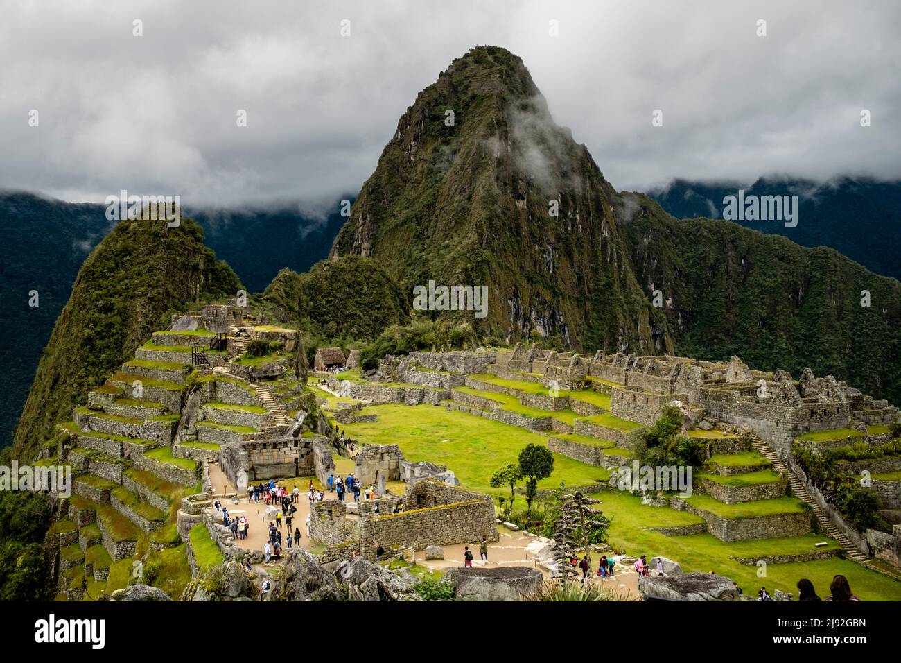 La vista classica di Machu Picchu, provincia di Urubamba, Perù. Foto Stock