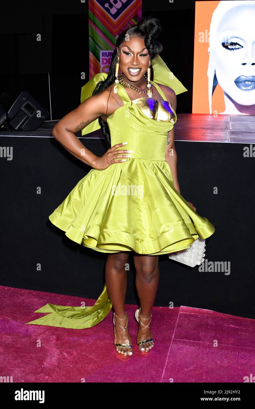 Shea Coule si pone durante il 2022 Rupaul DragCon, giorno 1, tenuto al LA Convention Center a Los Angeles, California, Venerdì 13 maggio 2022. Foto di Jennifer Graylock-Graylock.com 917-519-7666 Foto Stock