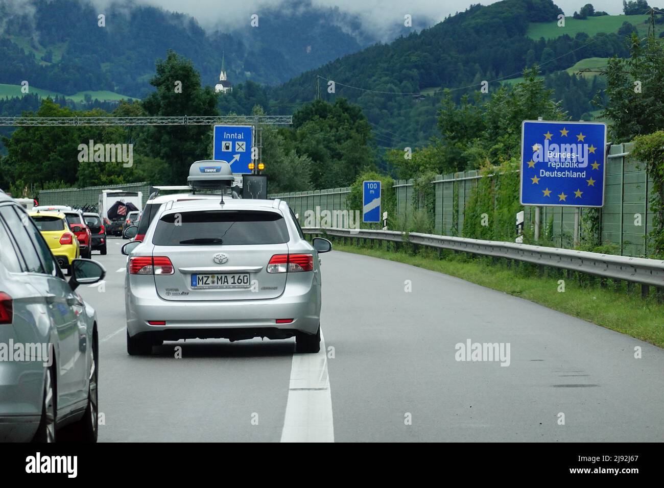 01.08.2021, Kufstein, Tirolo, Austria - ingorgo stradale sul A93 al confine di stato con la Germania. 00S210801D585CAROEX.JPG [VERSIONE MODELLO: NO, PROPRIETÀ R Foto Stock