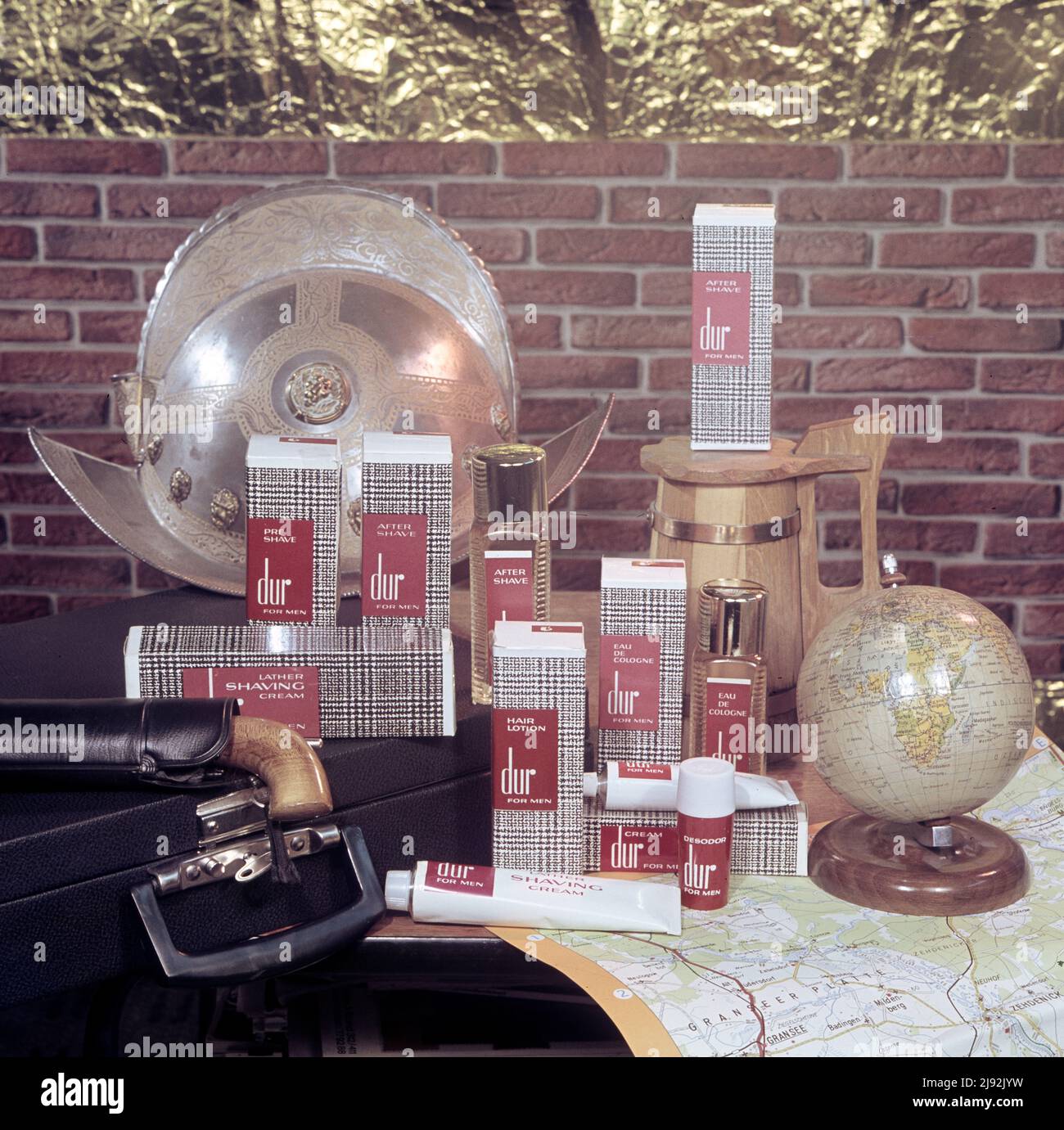 10.12.1968, Berlino, , Repubblica Democratica tedesca - Foto pubblicitaria per la cura degli uomini serie dur per gli uomini. 00S681210D356CAROEX.JPG [VERSIONE MODELLO: NO Foto Stock