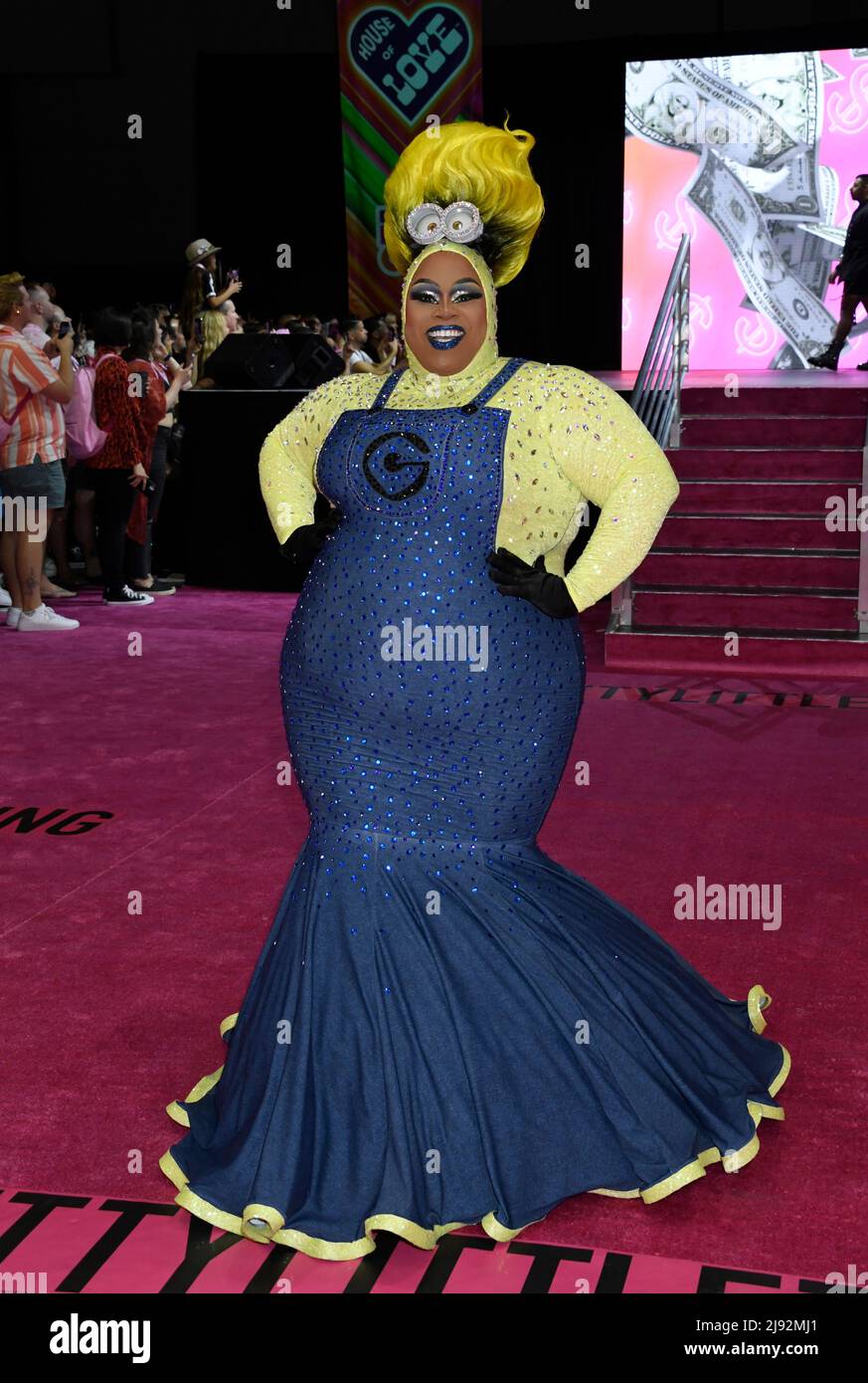 Una regina partecipa al Queens Walk al 2022 Rupaul DragCon, Day 1, che si tiene presso IL LA Convention Center di Los Angeles, California, venerdì 13 maggio 2022. Foto di Jennifer Graylock-Graylock.com 917-519-7666 Foto Stock