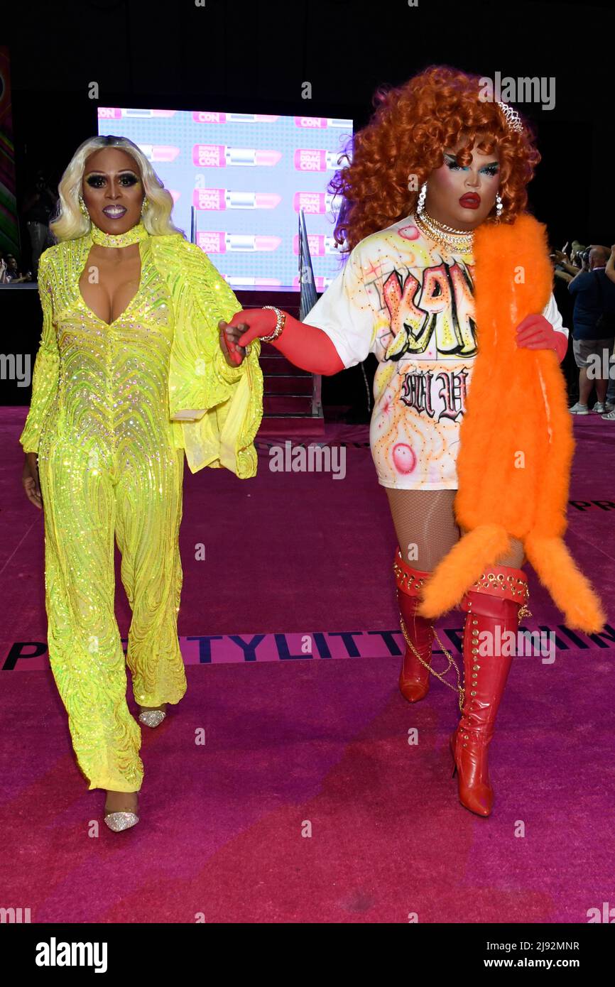 Una regina partecipa al Queens Walk al 2022 Rupaul DragCon, Day 1, che si tiene presso IL LA Convention Center di Los Angeles, California, venerdì 13 maggio 2022. Foto di Jennifer Graylock-Graylock.com 917-519-7666 Foto Stock