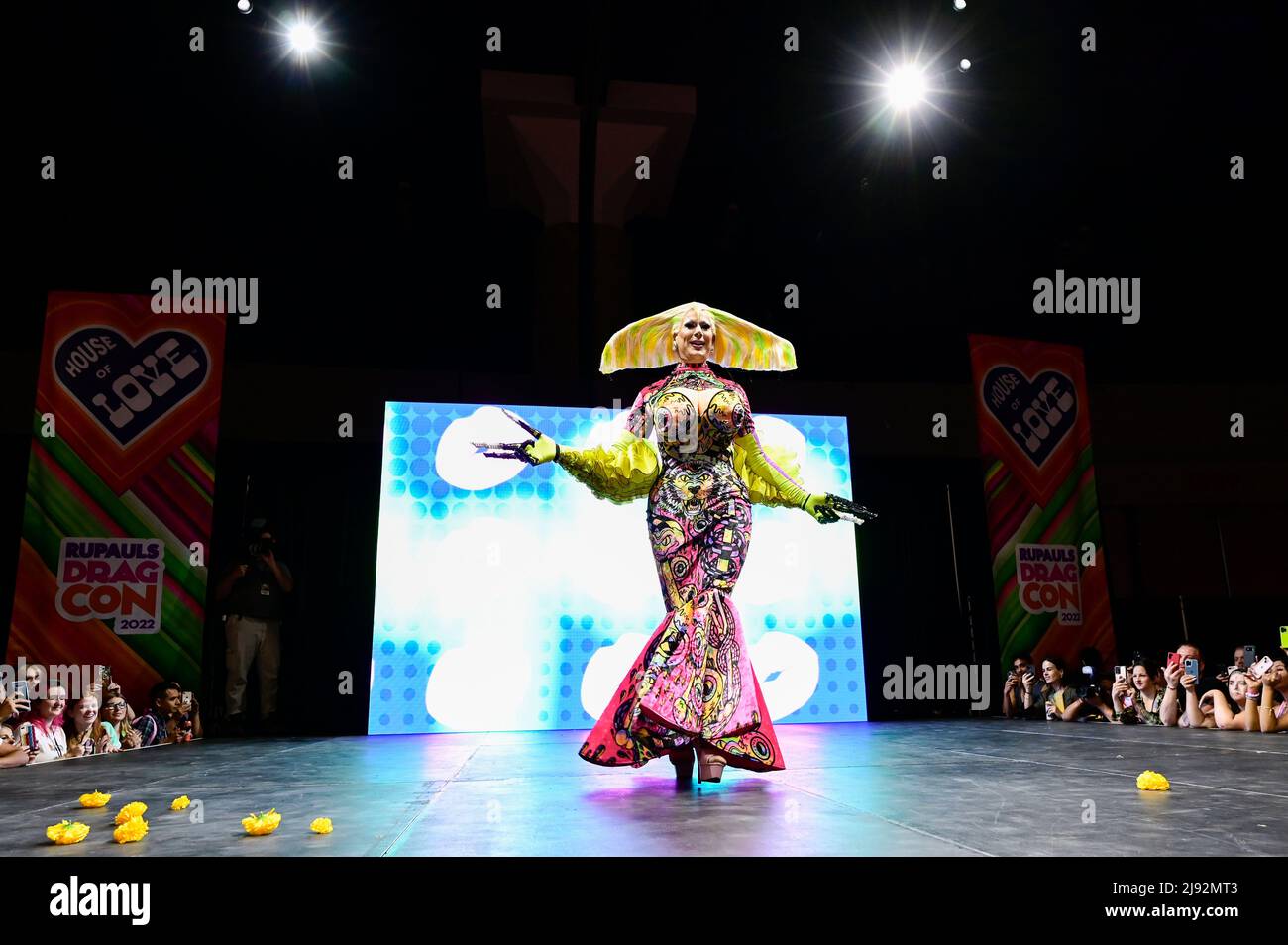 Jimbo partecipa alla Queens Walk al 2022 Rupaul DragCon, Day 1, che si tiene presso IL LA Convention Center di Los Angeles, California, venerdì 13 maggio 2022. Foto di Jennifer Graylock-Graylock.com 917-519-7666 Foto Stock