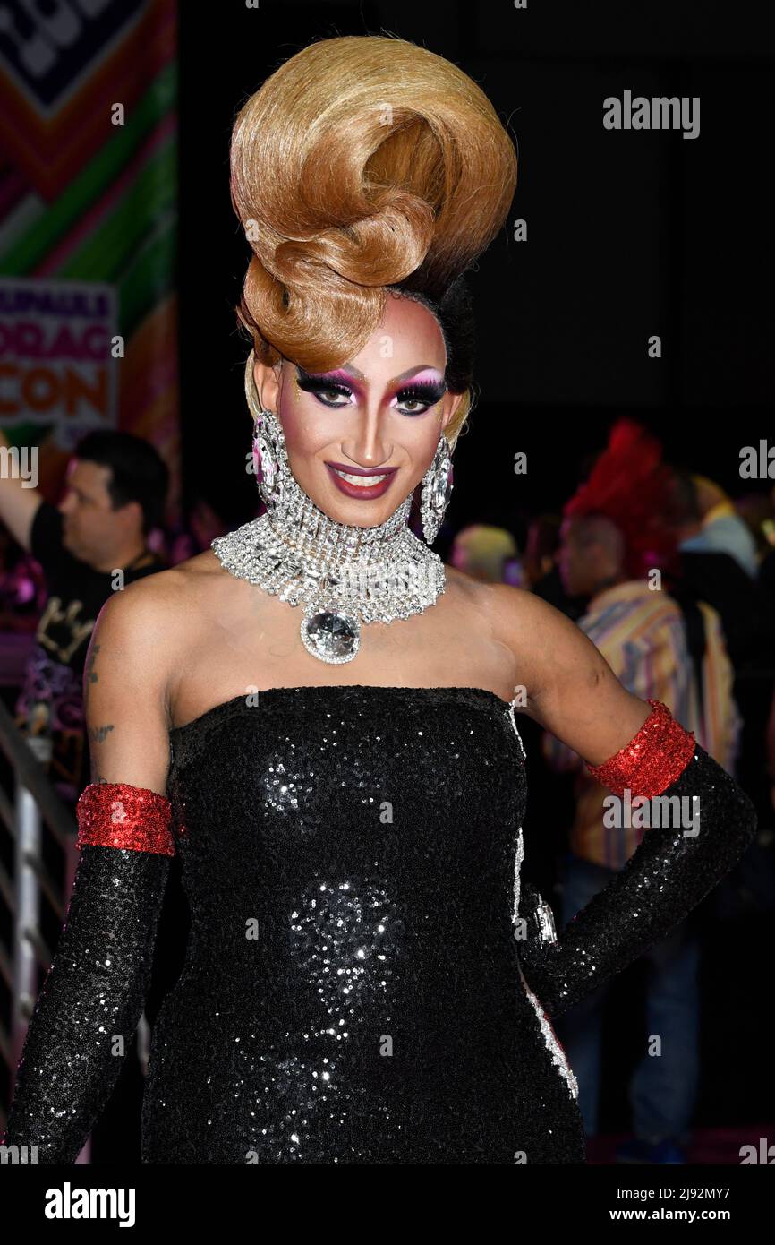 Angeria Paris VanMichaels partecipa al Queens Walk durante il Rupaul DragCon 2022, Day 1, che si tiene presso IL LA Convention Center di Los Angeles, California, venerdì 13 maggio 2022. Foto di Jennifer Graylock-Graylock.com 917-519-7666 Foto Stock